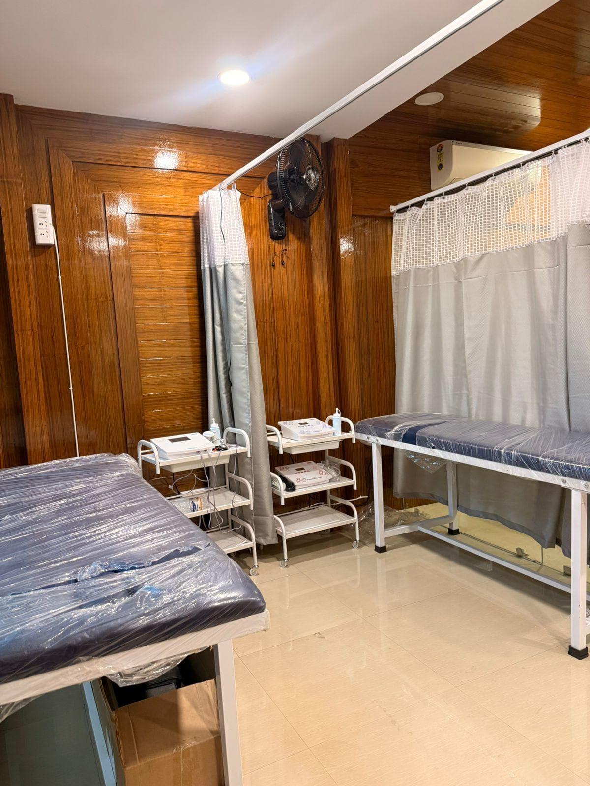 Treatment room with electrotherapy equipment at VedaKinetics